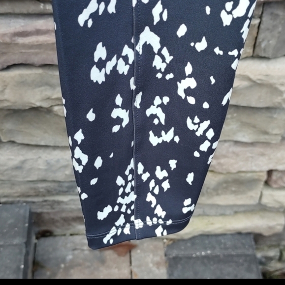 LOFT Lou & Grey Spotted Feel Good Leggings Medium - Picture 10 of 11